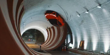 An electric car flies through a tunnel ceiling – Voyah repeats Schumaker’s trick on a production car