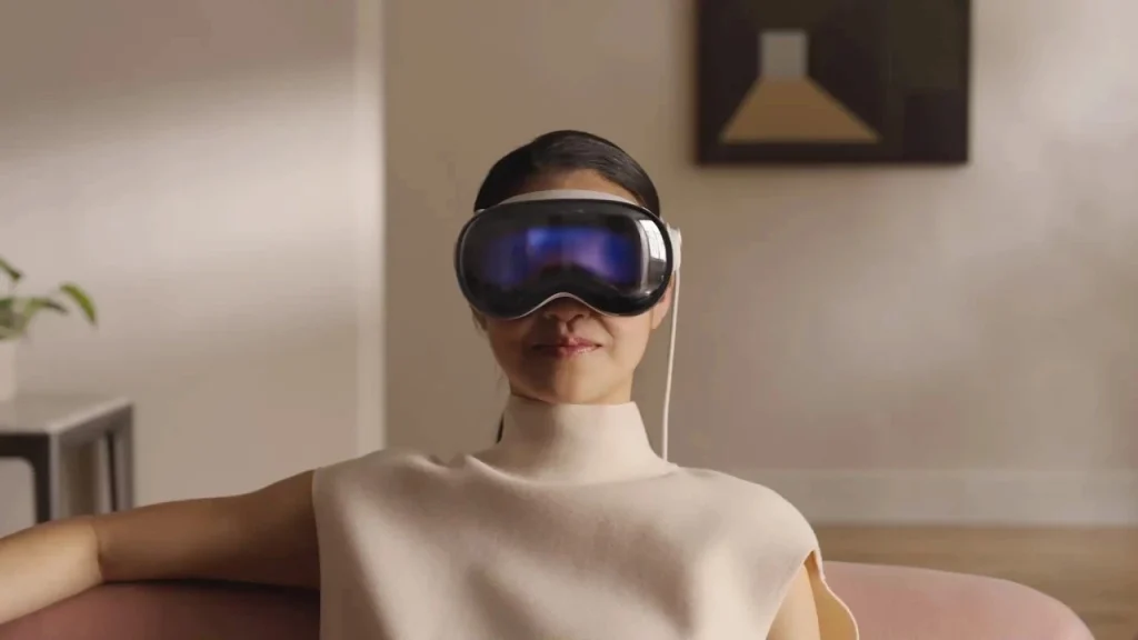 Apple cuts VR team as priorities change Apple cuts VR team as priorities change