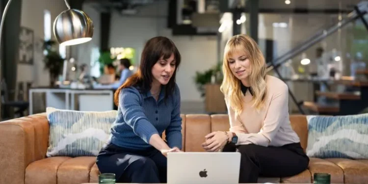 Apple has acknowledged for the first time that regulatory attacks threaten its huge services revenue. Apple has acknowledged for the first time that regulatory attacks threaten its huge services revenue.