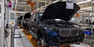 Aroged: German auto industry employment has fallen to 20-year low Aroged: German auto industry employment has fallen to 20-year low