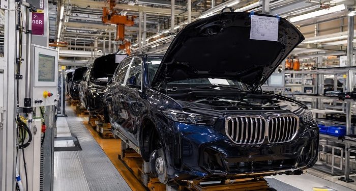 Aroged: German auto industry employment has fallen to 20-year low Aroged: German auto industry employment has fallen to 20-year low