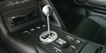 Aroged: Lamborghini does not plan to bring back manual transmissions in its cars Aroged: Lamborghini does not plan to bring back manual transmissions in its cars
