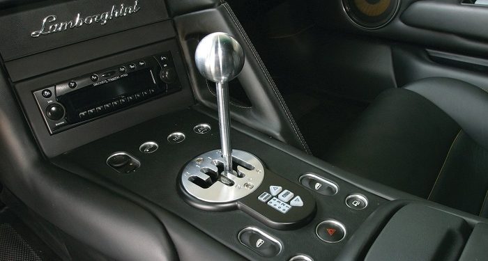 Aroged: Lamborghini does not plan to bring back manual transmissions in its cars Aroged: Lamborghini does not plan to bring back manual transmissions in its cars