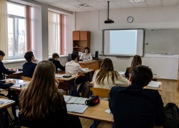 Aroged: Russia’s Supreme Court rules it is illegal for schools to prevent students from advancing to 10th grade
