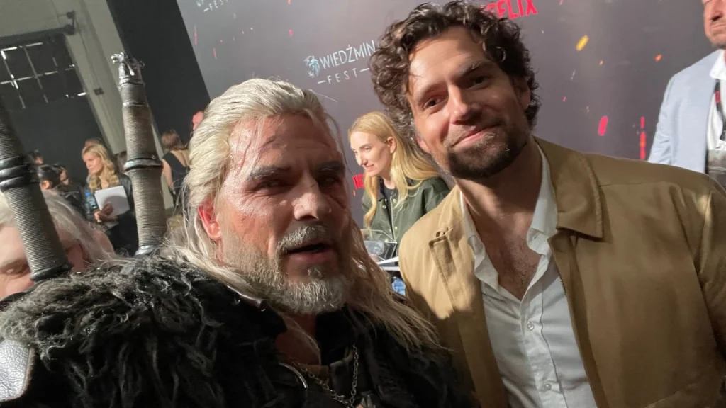 Awesome: Maul-Geralt attends Gamescom in a bathtub Awesome: Maul-Geralt attends Gamescom in a bathtub
