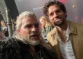 Awesome: Maul-Geralt attends Gamescom in a bathtub Awesome: Maul-Geralt attends Gamescom in a bathtub