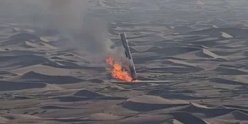Burning success: Chinese rocket catches fire and crashes two minutes after first successful landing Burning success: Chinese rocket catches fire and crashes two minutes after first successful landing
