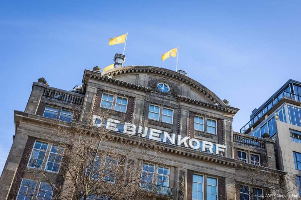Delivery time in Bijenkorf online store is almost a month