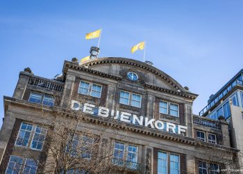 Delivery time in Bijenkorf online store is almost a month