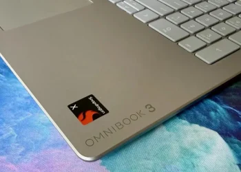 HP launches cheap laptop with Snapdragon and OLED to challenge MacBook Neo