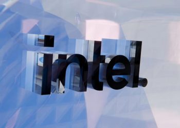 Intel predicts a split in the PC market: new sockets for enthusiasts, old sockets for the masses