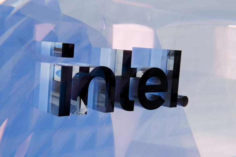 Intel predicts a split in the PC market: new sockets for enthusiasts, old sockets for the masses Intel predicts a split in the PC market: new sockets for enthusiasts, old sockets for the masses