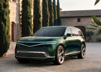 “Living room on wheels”: Genesis launches large-screen electric SUV GV90