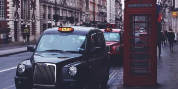 London taxi drivers survive Uber’s emergence but may succumb to robo-cabs