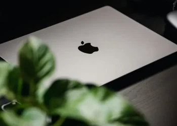 Meta✴ launches a desktop app for Apple Mac with screen content analysis
