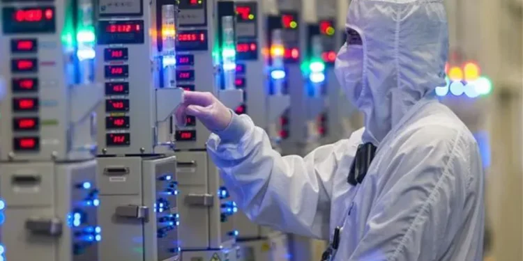 Micron has established a research laboratory in the United States and will invest billion over 10 years. Micron has established a research laboratory in the United States and will invest billion over 10 years.