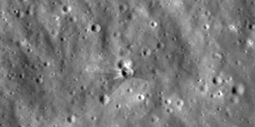NASA shows for the first time photos of the crater left behind when the Falcon 9 rocket crashed on the moon NASA shows for the first time photos of the crater left behind when the Falcon 9 rocket crashed on the moon
