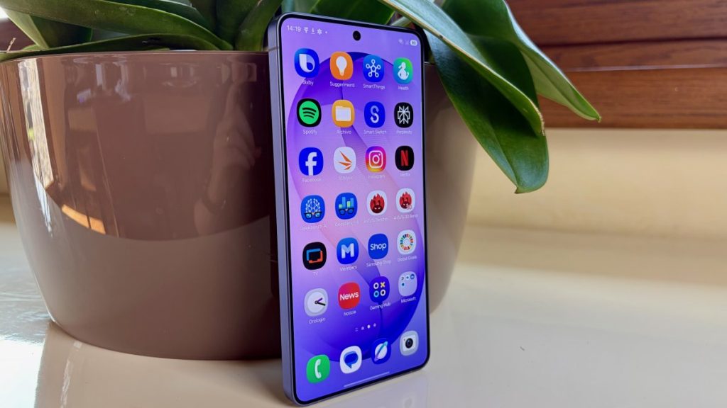 Rising display and memory prices impact smartphones and PCs: panel shipments will decrease in 2026