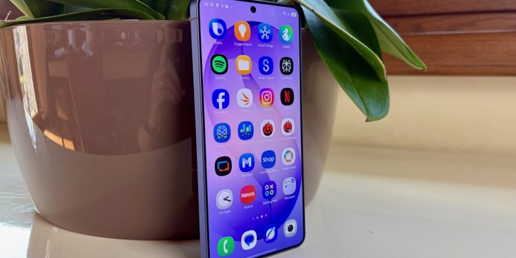 Rising display and memory prices impact smartphones and PCs: panel shipments will decrease in 2026