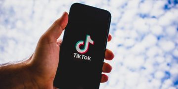Send and receive money without leaving TikTok: the app takes care of sending money in chat Send and receive money without leaving TikTok: the app takes care of sending money in chat
