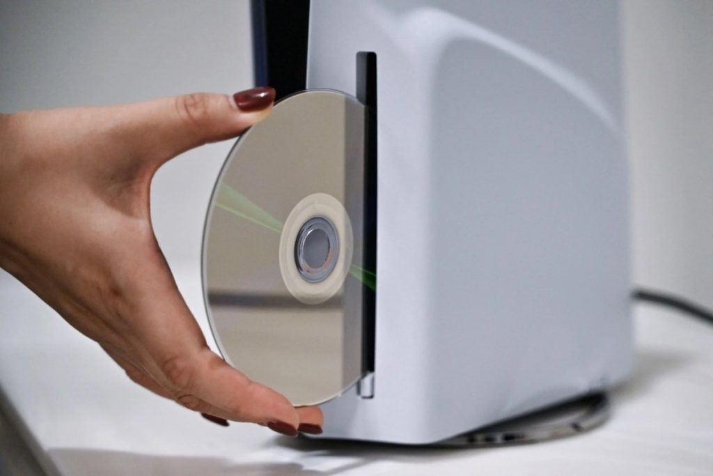 Sony may also delay disc phase-out due to Xbox Helix due to rumors