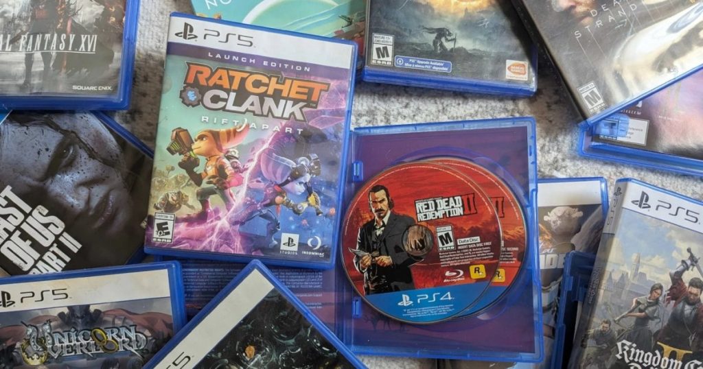 Sony won’t change its plans to ditch discs, and Xbox will go digital, according to an insider Sony won’t change its plans to ditch discs, and Xbox will go digital, according to an insider