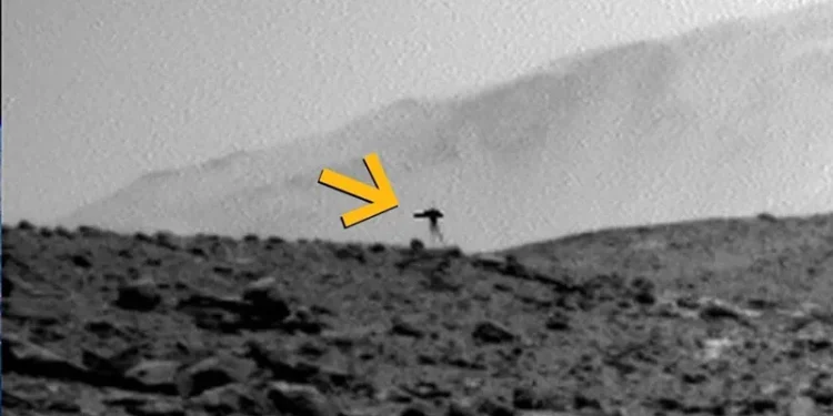 This is how unhealthy feelings are born: NASA’s Curiosity rover sends a photo of a Martian “battle tripod” back to Earth