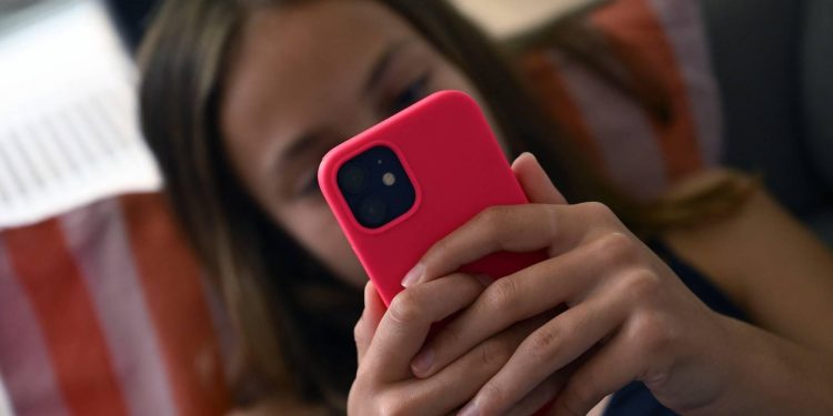 This is how your smartphone is changing your body without you realizing it This is how your smartphone is changing your body without you realizing it