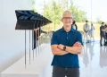 Tim Cook gives an emotional speech to Apple employees on his final day as CEO Tim Cook gives an emotional speech to Apple employees on his final day as CEO