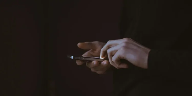 A vulnerability has been discovered in WhatsApp that allows access to photos before entering a PIN