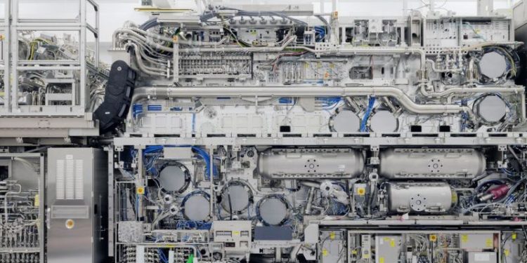 ASML customers already use 10 high numerical aperture EUV scanners, allowing them to make wafers “thinner” than 2 nm
