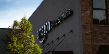 Amazon to spend more than 0 million to build robot factory