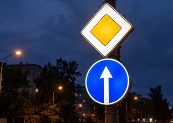 Aroged: In Moscow they started installing road signs with internal lighting