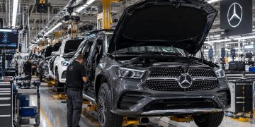 Aroged: Mercedes admits possible closure of two German plants Aroged: Mercedes admits possible closure of two German plants