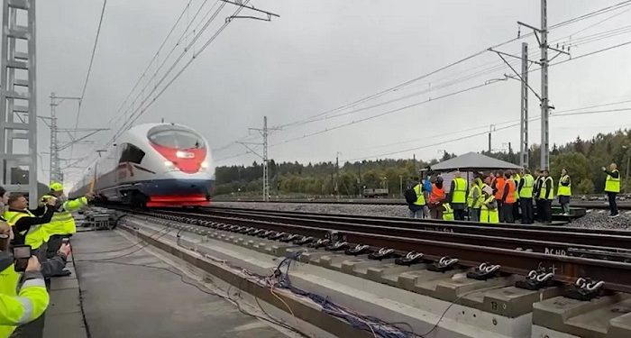 Aroged: Sapsan train used to test the first experimental section of Moscow-St. Petersburg. St. Petersburg high-speed rail line