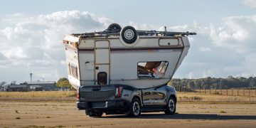 Aroged: To test the capabilities of the Hilux pickup truck, Toyota threw a road trip trailer on it