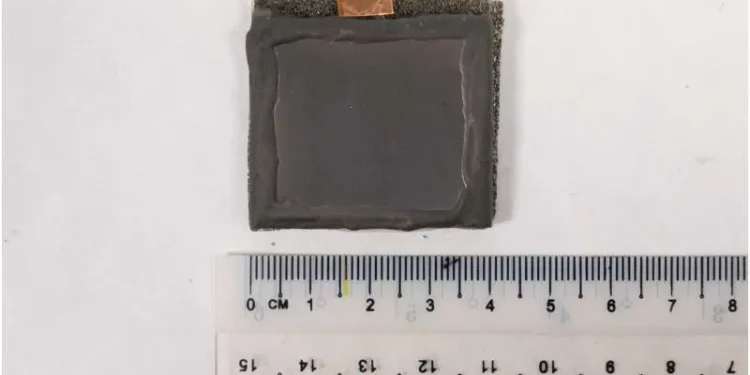 ‘Artificial leaf’ taught to extract hydrogen from dirty seawater – all it needs is sunlight ‘Artificial leaf’ taught to extract hydrogen from dirty seawater – all it needs is sunlight