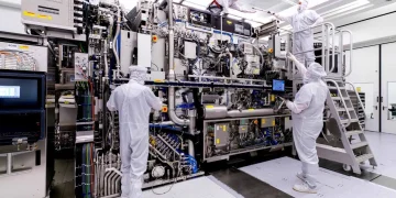 Chinese chipmakers have stockpiled ASML equipment for use over the next three years Chinese chipmakers have stockpiled ASML equipment for use over the next three years