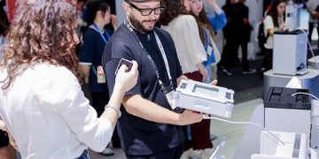 Ecobos explains how to maintain its global leadership in the window cleaning robot market through WINBOT Ecobos explains how to maintain its global leadership in the window cleaning robot market through WINBOT