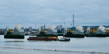 Heat from data centers will be transported to Londoners via barges and pipelines Heat from data centers will be transported to Londoners via barges and pipelines