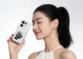 Honor launches a tiny e-reader with a 3.68-inch e-ink screen — and it attaches to the back of your smartphone with magnets Honor launches a tiny e-reader with a 3.68-inch e-ink screen — and it attaches to the back of your smartphone with magnets