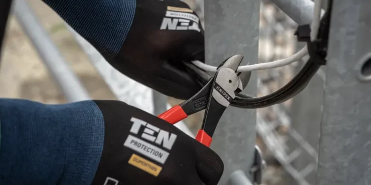 Hyperscale RTFM bug: A Google Cloud engineer dropped part of the cloud and immediately disconnected all fiber optic cables Hyperscale RTFM bug: A Google Cloud engineer dropped part of the cloud and immediately disconnected all fiber optic cables