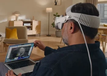 In a few years, Apple will launch a lighter version of its Vision Pro headphones