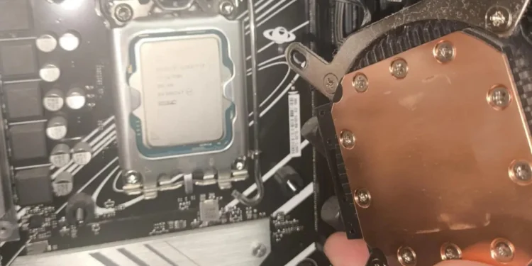 Intel Core i7-12700K worked without thermal paste for three years and miraculously did not die Intel Core i7-12700K worked without thermal paste for three years and miraculously did not die