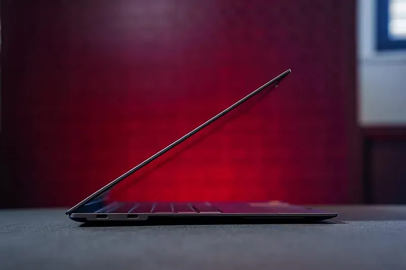 Lenovo shows off AeroBlade laptop concept less than 10mm thick with solid-state cooling