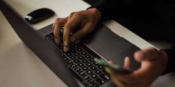 One in seven young people is a victim of online fraud: significantly higher than those over 65