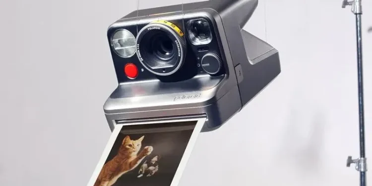 Polaroid launches instant retro camera with unique analog effects Polaroid launches instant retro camera with unique analog effects
