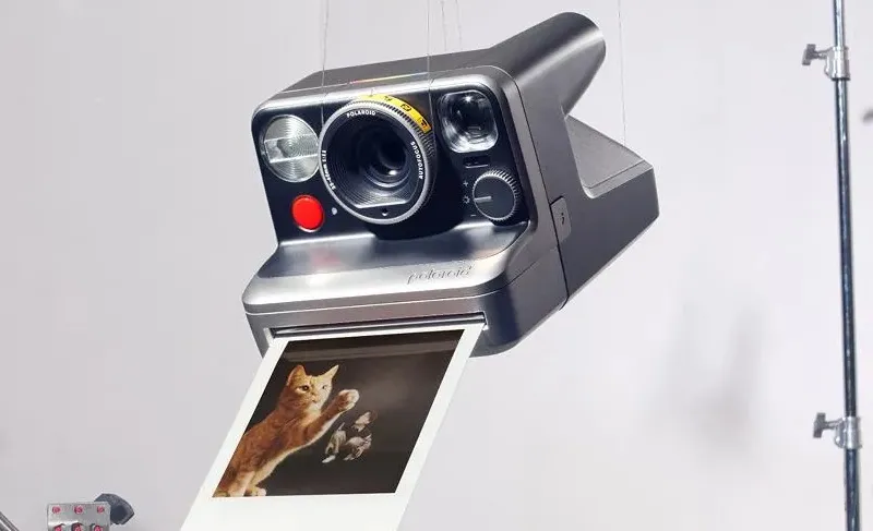 Polaroid launches instant retro camera with unique analog effects Polaroid launches instant retro camera with unique analog effects