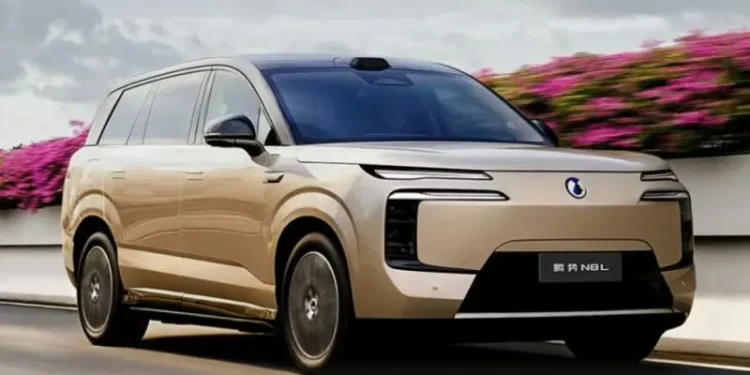 Pure electric range of nearly 1,000 kilometers: BYD launches three-row crossover Denza N8L