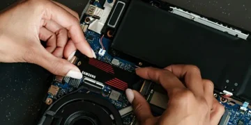 Smartphone and laptop makers are now blindly buying memory – shortages making it impossible to know in advance the price, timing and quantity of supply Smartphone and laptop makers are now blindly buying memory – shortages making it impossible to know in advance the price, timing and quantity of supply